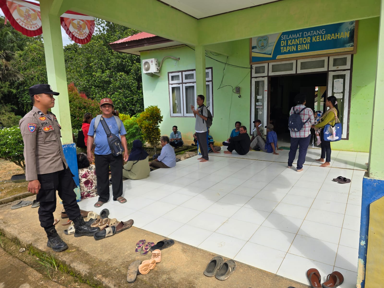 Tingkatkan Pelayanan Publik, Bhabinkamtibmas Polsek Lamandau Edukasi Warga tentang Layanan 110